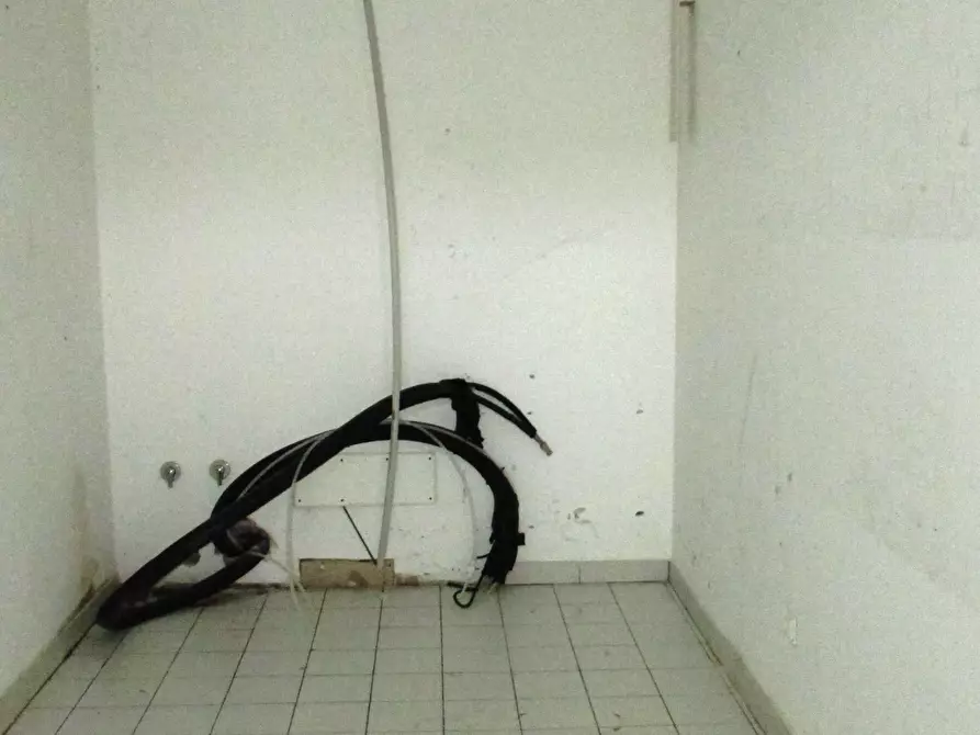 Immagine 36 di Locale commerciale in vendita  in VIA EINAUDI a Civitanova Marche