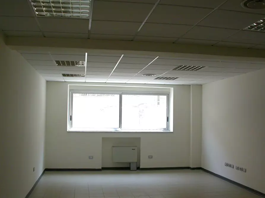 Immagine 23 di Palazzo in vendita  a Napoli