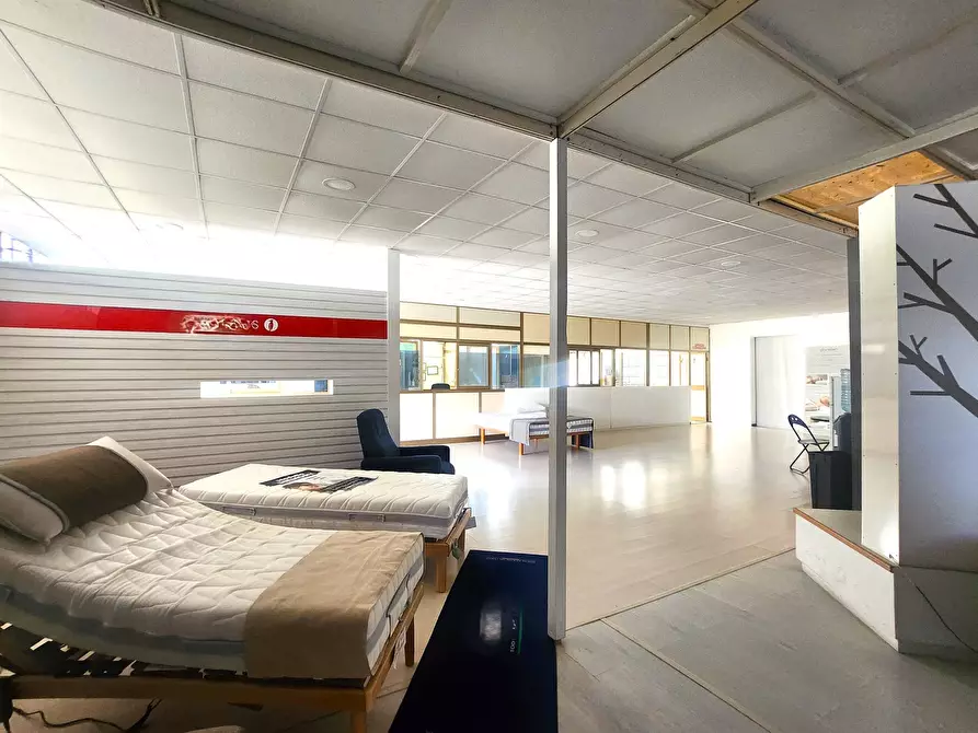 Immagine 11 di Capannone industriale in vendita  a Roma