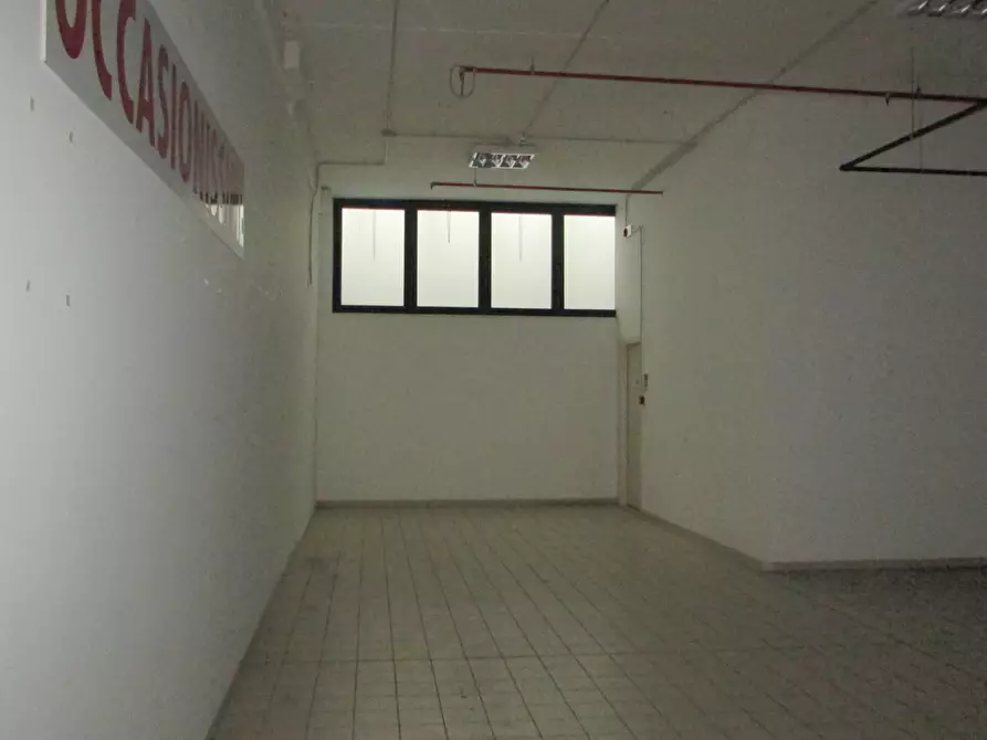 Immagine 19 di Locale commerciale in vendita  in VIA EINAUDI a Civitanova Marche