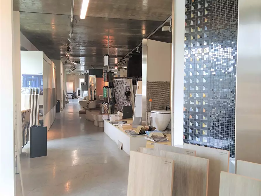 Immagine 23 di Locale commerciale in vendita  a Spinetoli