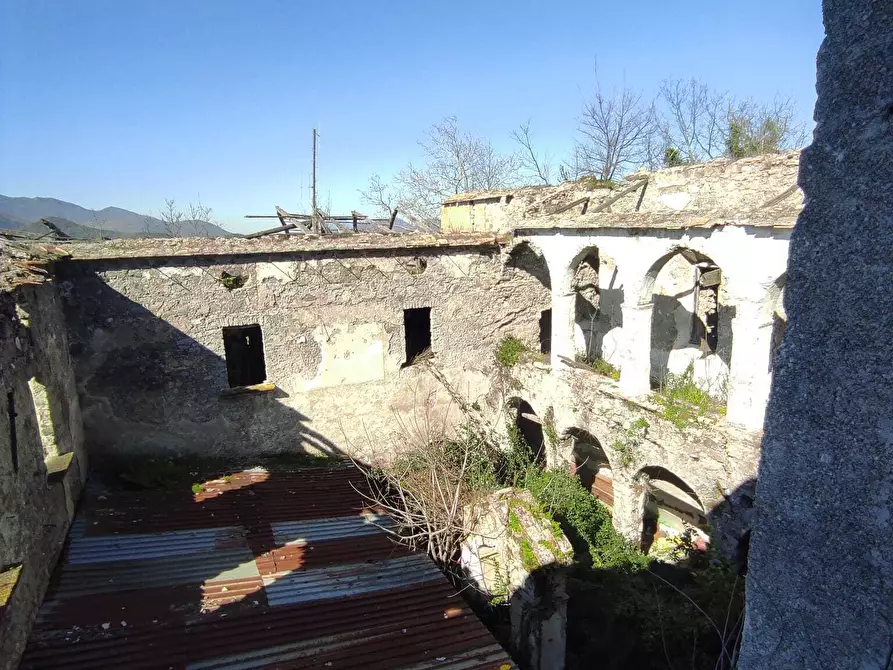 Immagine 25 di Palazzo in vendita  a Fisciano