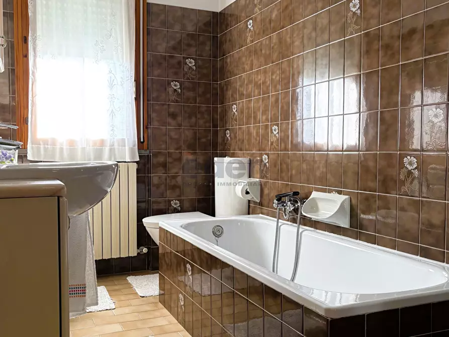 Immagine 15 di Trilocale in vendita  in Via I. Nievo 69 a Castelfranco Emilia