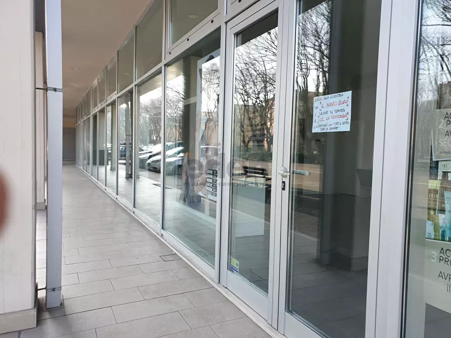 Immagine 6 di Locale commerciale in vendita  in Viale Gaetano Storchi 513 a Modena