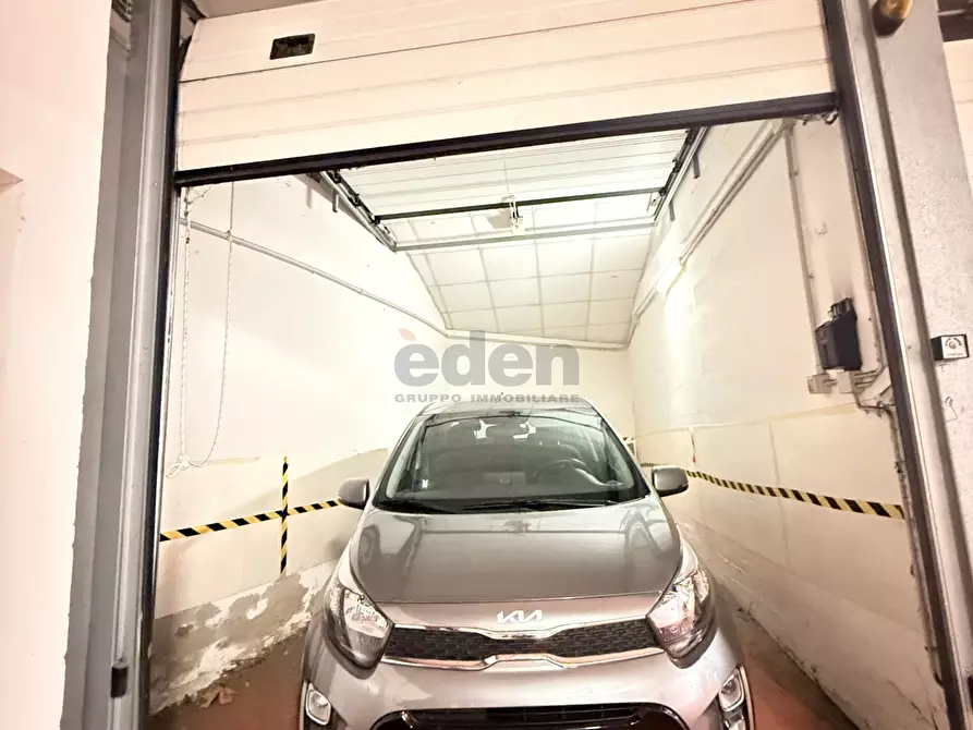 Immagine 6 di Garage in vendita  in Viale A. Tassoni 4 a Modena