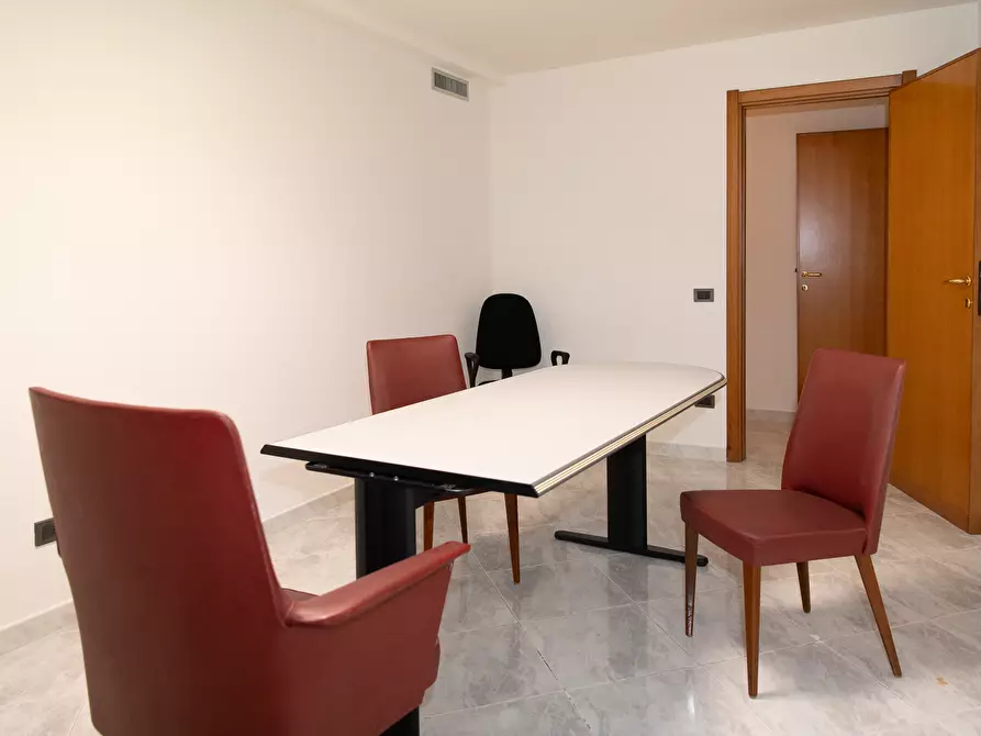 Immagine 15 di Ufficio in vendita  a Cagliari