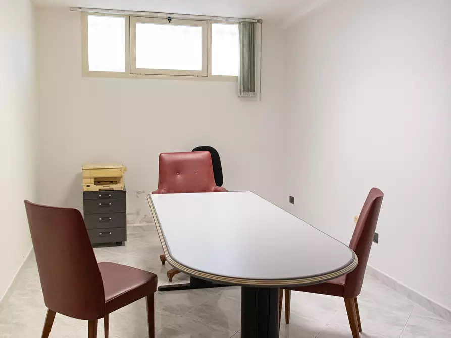 Immagine 16 di Ufficio in vendita  a Cagliari