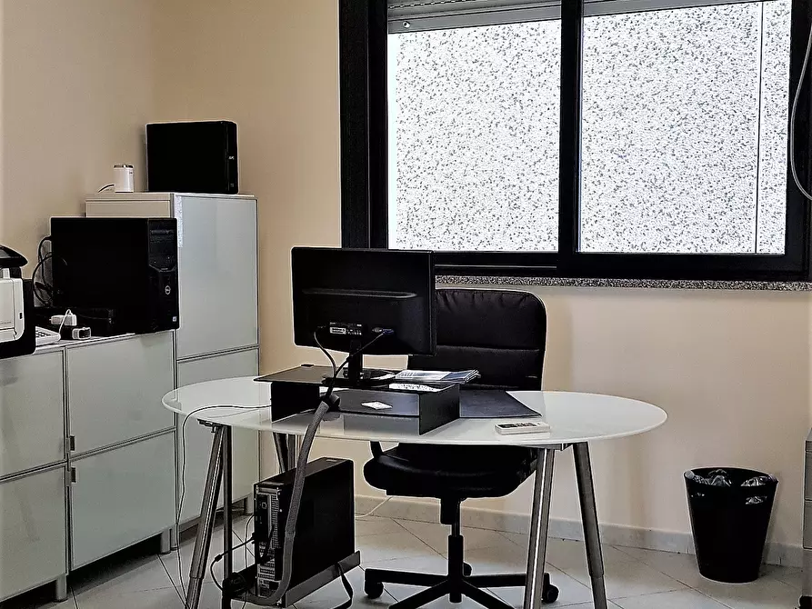 Immagine 17 di Ufficio in affitto  a Quartucciu