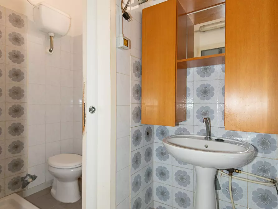 Immagine 13 di Locale commerciale in affitto  a Quartucciu
