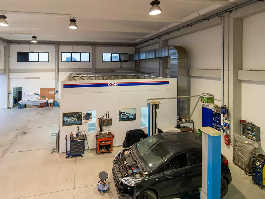 Immagine 24 di Attività artigianale in vendita  a Quartu Sant'elena