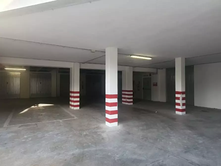 Immagine 6 di Garage in vendita  a Selargius