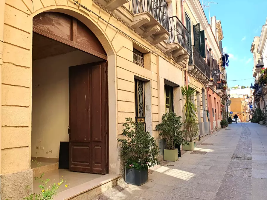 Immagine 6 di Locale commerciale in affitto  a Cagliari