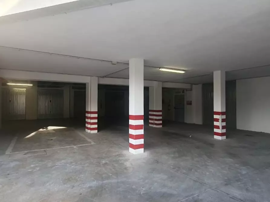 Immagine 14 di Garage in vendita  a Selargius