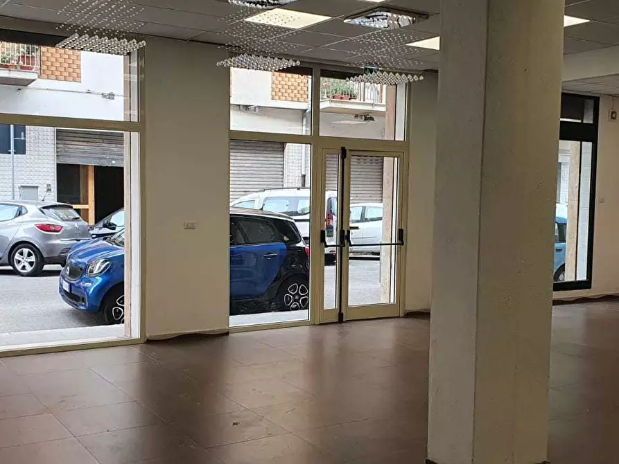 Immagine 4 di Locale commerciale in vendita  a Quartu Sant'elena