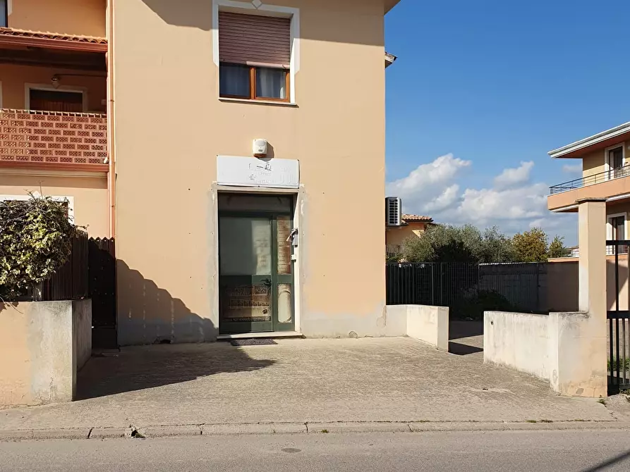 Immagine 26 di Locale commerciale in vendita  a Senorbì