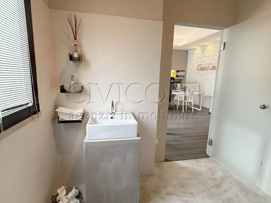 Immagine 11 di Laboratorio in affitto  in Strada Padana verso Padova 114 a Vicenza