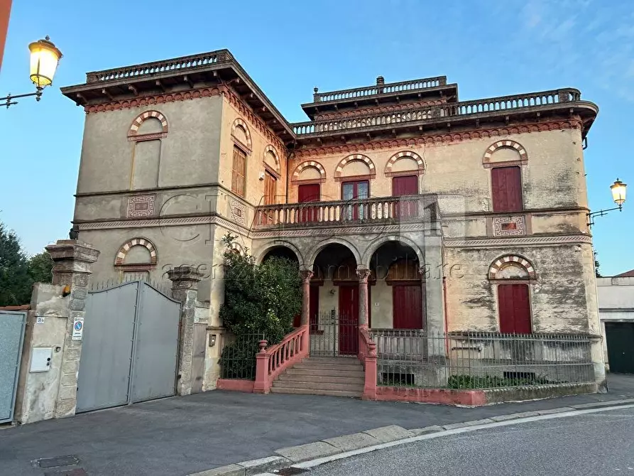 Immagine 1 di Villa in vendita  in Via Garibaldi 37 a Noventa Vicentina