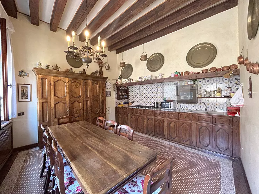 Immagine 23 di Appartamento in vendita  in Sotoportego Widmann a Venezia