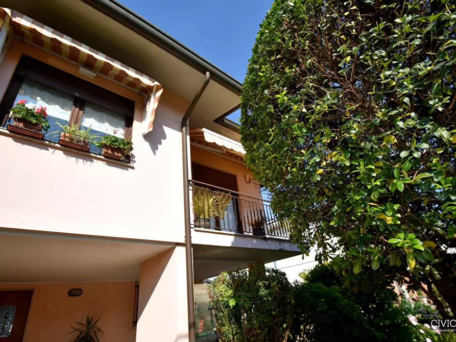 Immagine 5 di Villa in vendita  in Via Ancona 36 a Torri Di Quartesolo