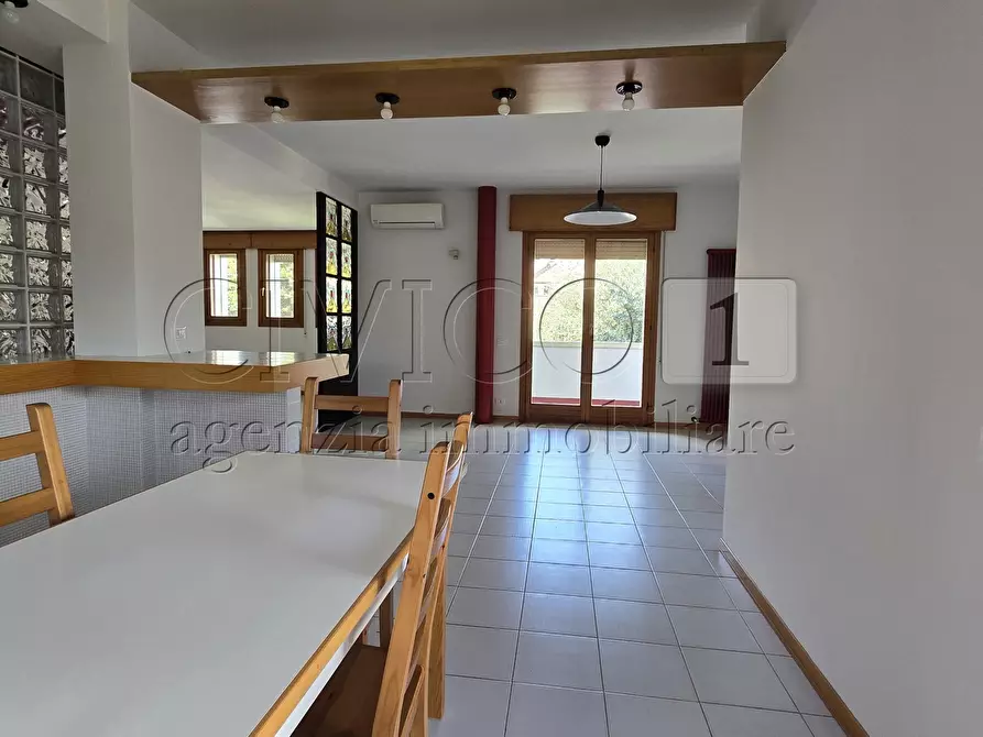 Immagine 10 di Casa bifamiliare in vendita  a Torri Di Quartesolo