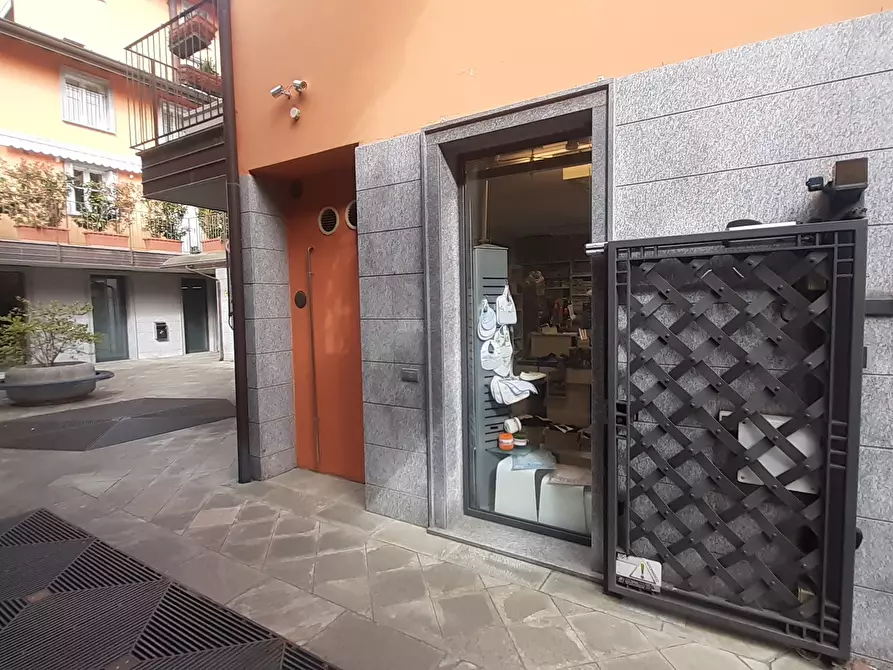 Immagine 7 di Attività commerciale in vendita  in Largo Guido Camussi a Gallarate