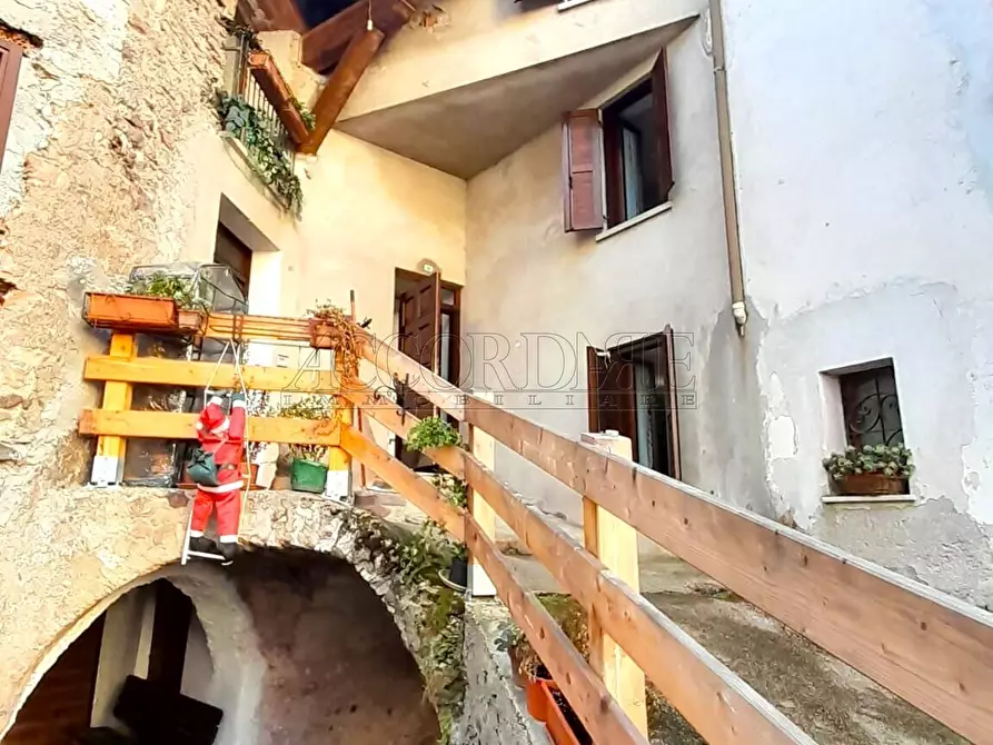 Immagine 9 di Trilocale in vendita  in via Colle 14 a Castello Tesino