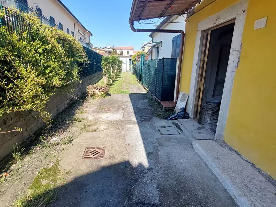 Immagine 14 di Terratetto in vendita  in Piazza Gino Menconi 12 a Carrara