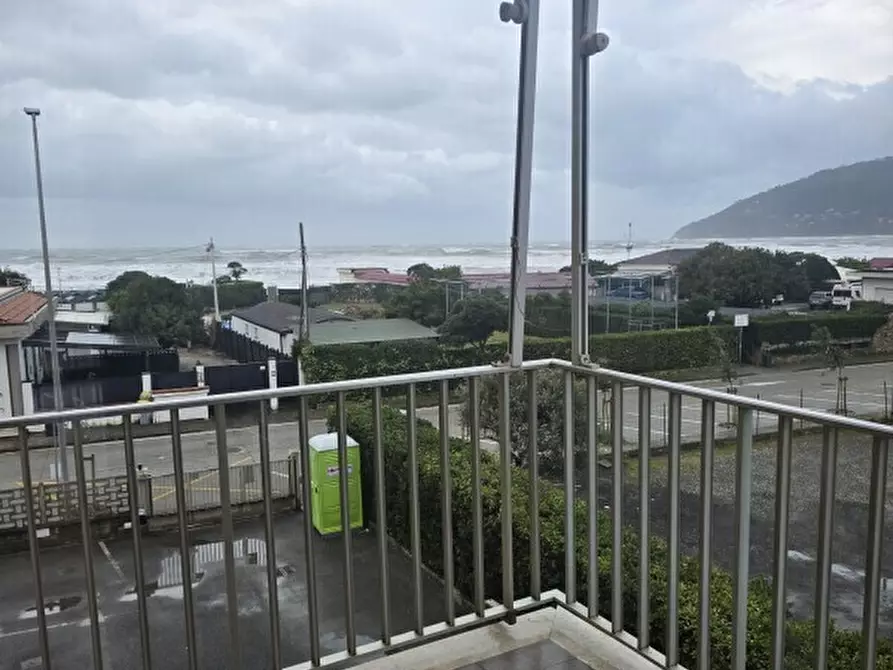 Immagine 10 di Appartamento in vendita  in Viale Litoraneo 199 a Sarzana