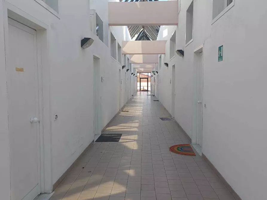 Immagine 3 di Locale commerciale in vendita  in Via del Murello 6 a Sarzana