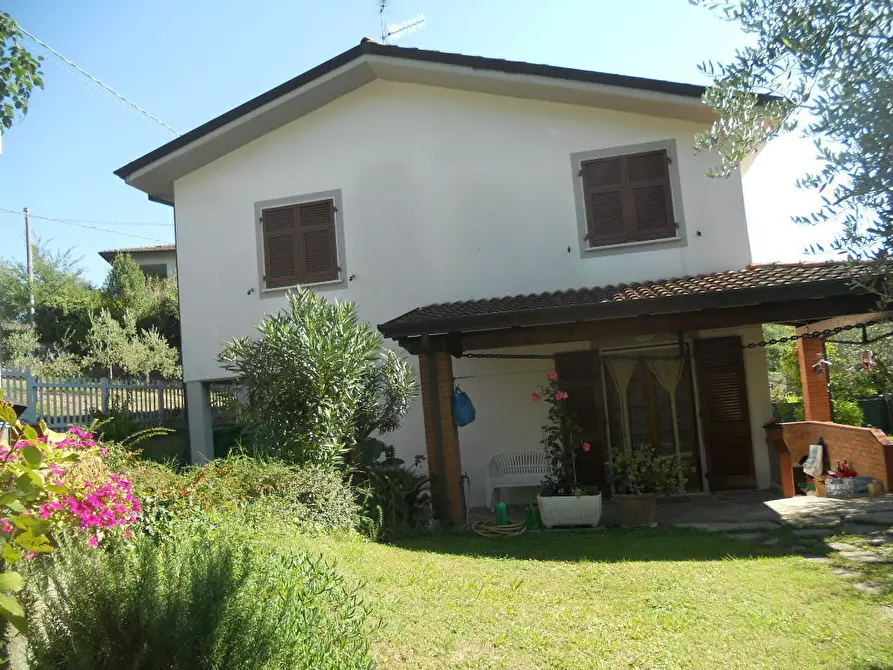 Immagine 1 di Casa semindipendente in vendita  a Castelnuovo Magra