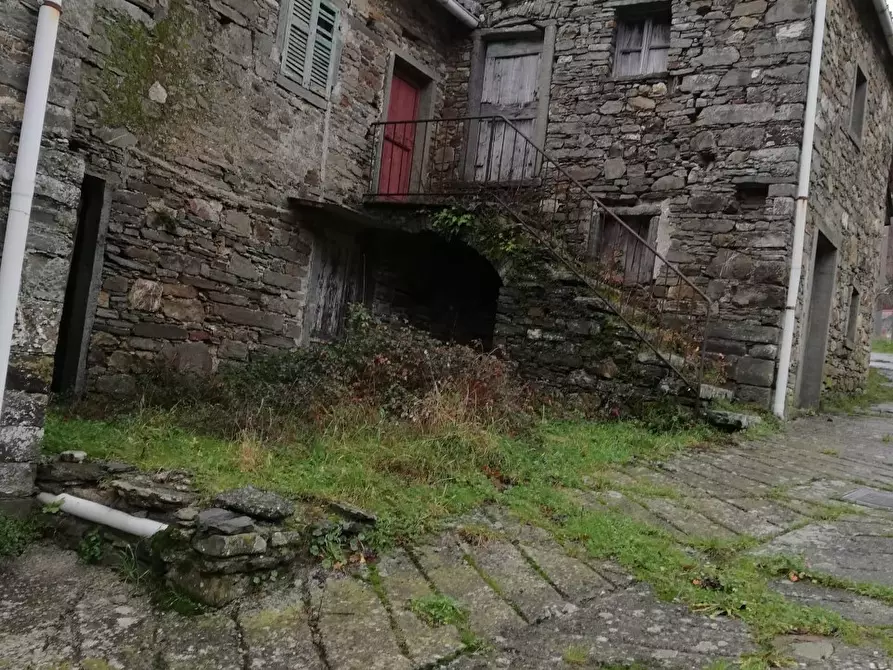 Immagine 2 di Casa semindipendente in vendita  in Zeri a Zeri