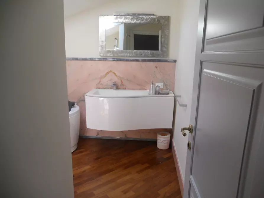 Immagine 33 di Terratetto in vendita  in Via Carbonara 33 a Castelnuovo Magra