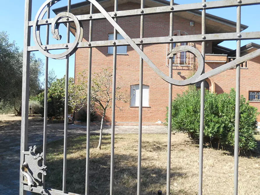 Immagine 37 di Villa in vendita  in Via Luni 36 a Ortonovo