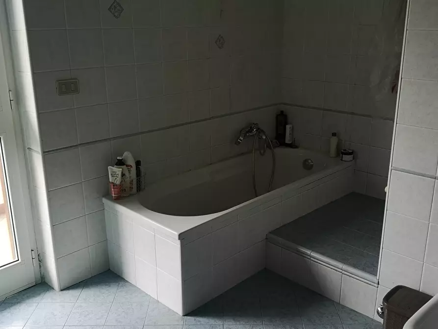 Immagine 23 di Villa in vendita  in Via Del Bozzo Nord 10 a Massa