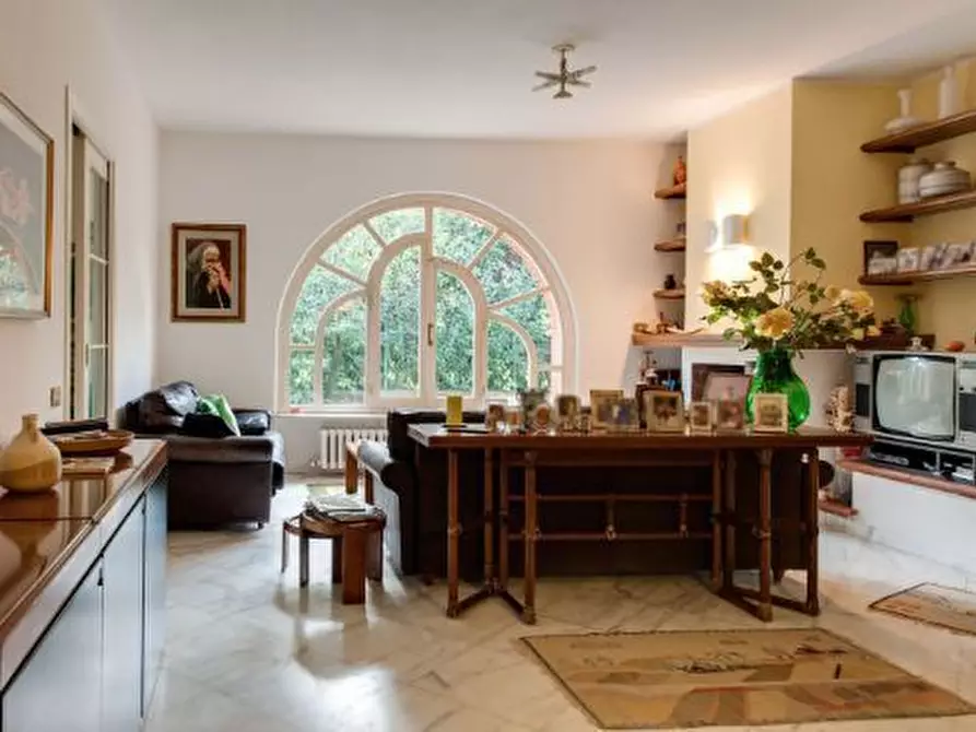 Immagine 3 di Villa in vendita  in Via Privata Villa Ceci 21 a Carrara