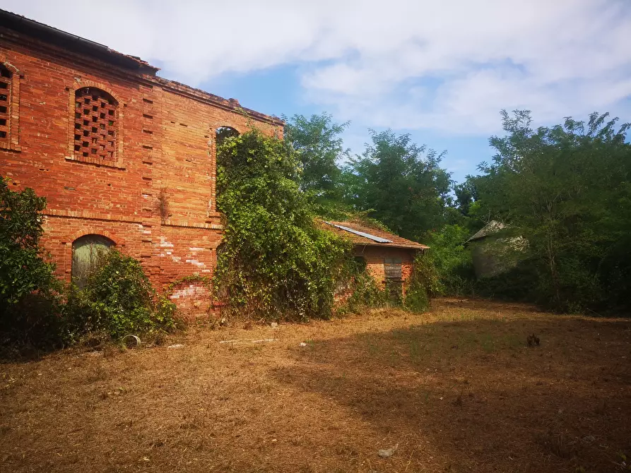 Immagine 10 di Rustico / casale in vendita  in Via Tavolara 59 a Castelnuovo Magra