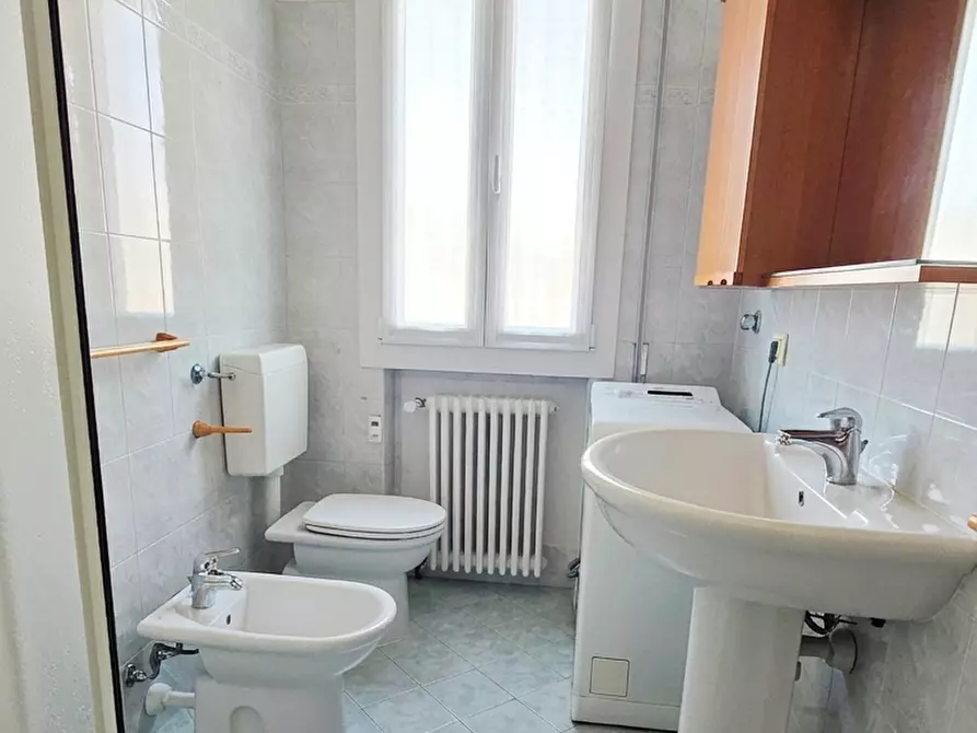 Immagine 9 di Trilocale in affitto  a Bologna