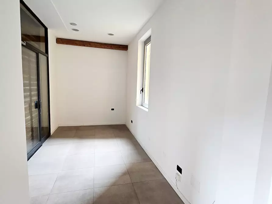 Immagine 5 di Locale commerciale in affitto  a Bologna