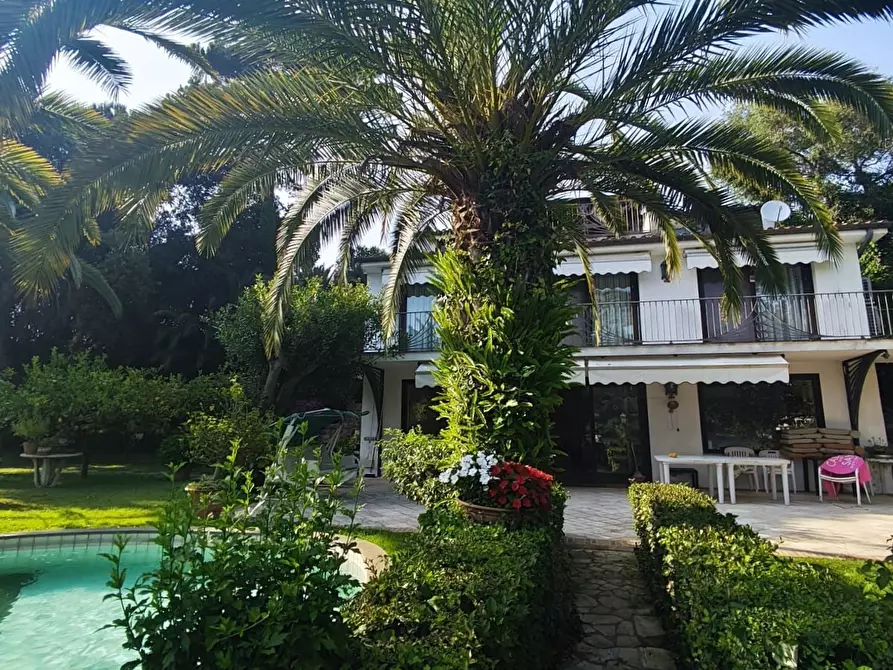 Immagine 2 di Casa bifamiliare in vendita  in Via Caterattino 30 a Sabaudia