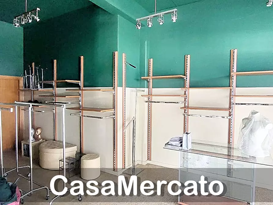 Immagine 17 di Locale commerciale in affitto  in Via Frascati a Rocca Di Papa