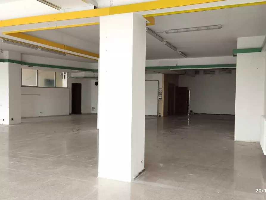 Immagine 7 di Locale commerciale in vendita  in via elpidien a Montegranaro