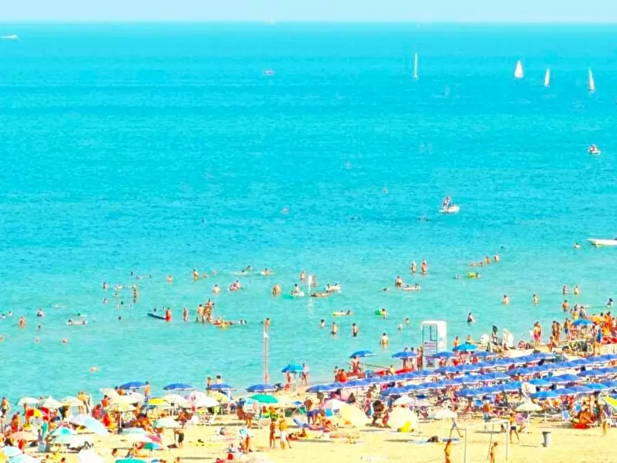 Immagine 4 di Albergo/B&B/Residence in vendita  a Alba Adriatica