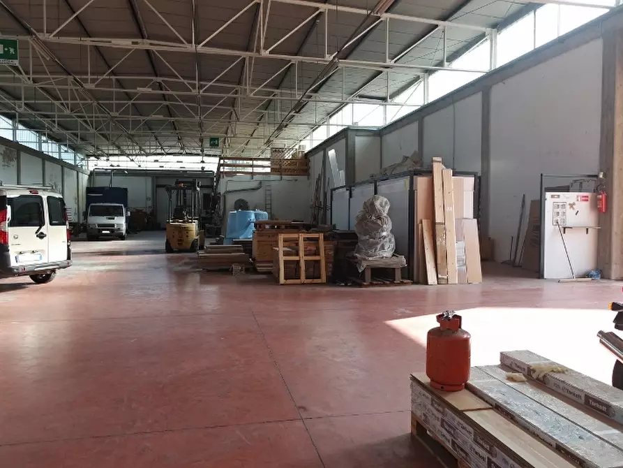 Immagine 3 di Attività artigianale in affitto  in statale 16 a San Benedetto Del Tronto