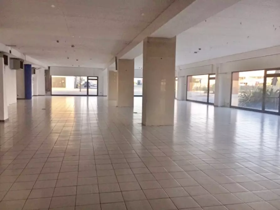 Immagine 2 di Locale commerciale in affitto  a San Benedetto Del Tronto