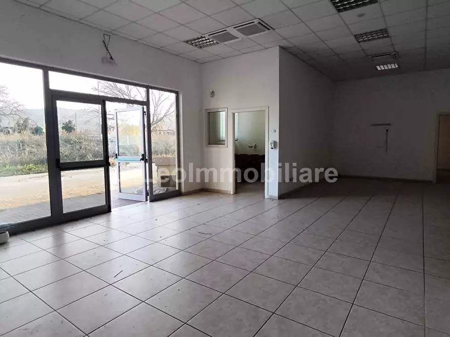 Immagine 16 di Attività artigianale in vendita  a Ascoli Piceno