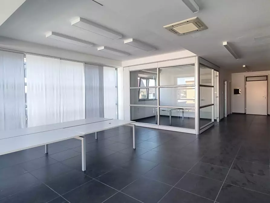 Immagine 10 di Ufficio in affitto  a San Benedetto Del Tronto