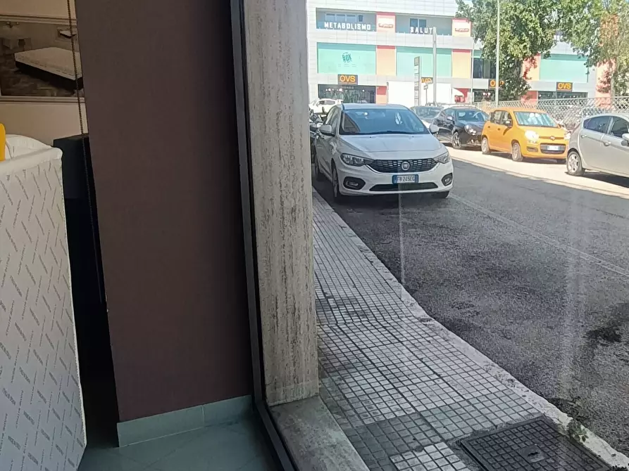 Immagine 8 di Locale commerciale in affitto  a San Benedetto Del Tronto
