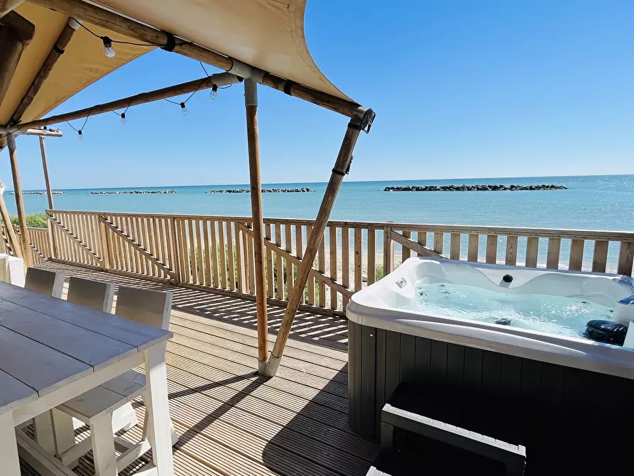 Immagine 1 di Attività commerciale in vendita  a Grottammare