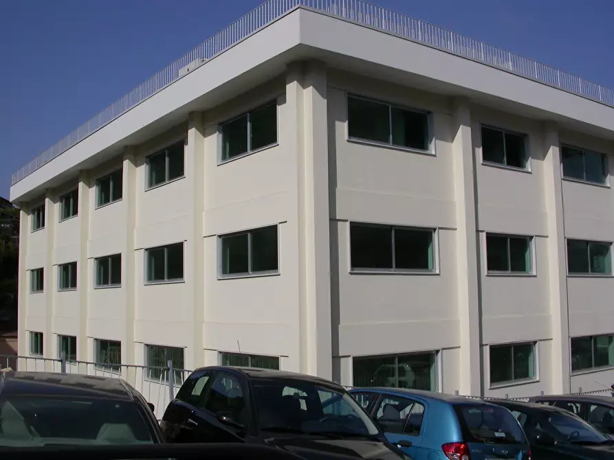 Immagine 16 di Palazzo in vendita  a Napoli