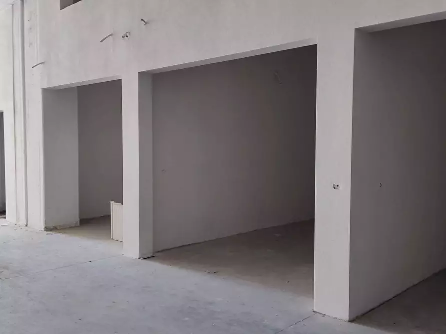 Immagine 10 di Palazzo in vendita  a Spinetoli